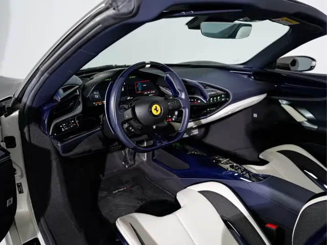 Ferrari SF90 2021 3.9T V8 Spider — Фото автомобиля 25