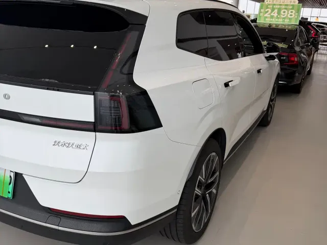 Volvo XC70 Plug-in Hybrid — Фото автомобиля 9