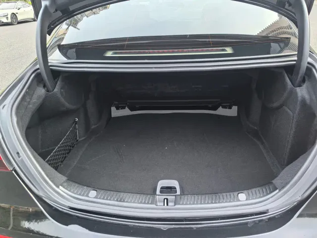 Mercedes-Benz E-Class — Фото автомобиля 20