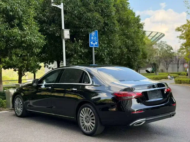 Mercedes-Benz E-Class — Фото автомобиля 9