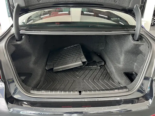 BMW 5 Series — Фото автомобиля 17