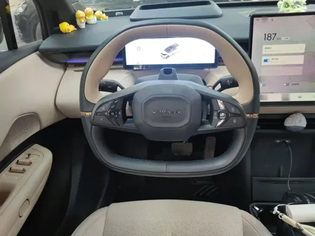 Lynk & Co Z20 — Фото автомобиля 11