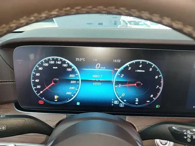 Mercedes-Benz E-Class — Фото автомобиля 11