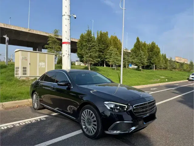Mercedes-Benz E-Class — Фото автомобиля 3
