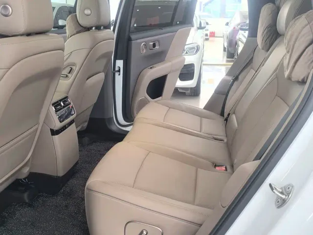 Li Auto i6 — Фото автомобиля 12
