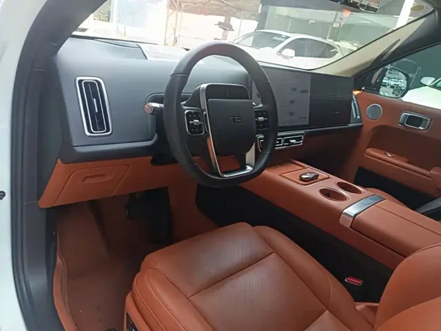 Li Auto L7 — Фото автомобиля 9