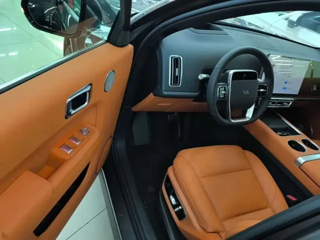 Li Auto L7 — Фото автомобиля 15