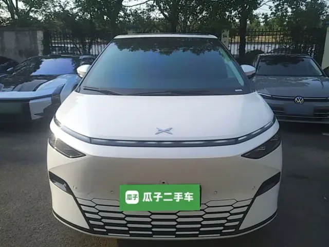 Xpeng X9 — Фото автомобиля 2