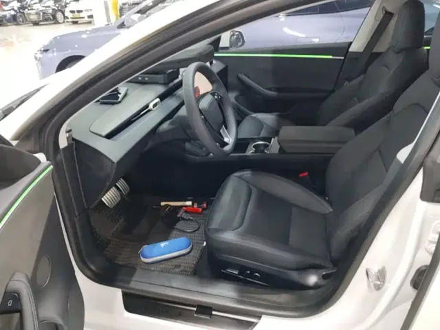 Tesla Model 3 — Фото автомобиля 10