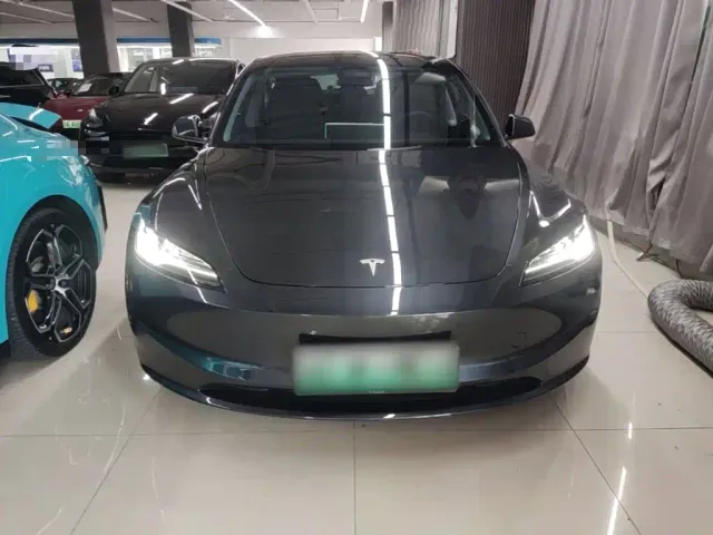 Tesla Model 3 — Фото автомобиля 2
