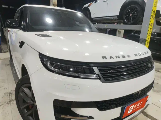 Land Rover Range Rover Sport — Фото автомобиля 5