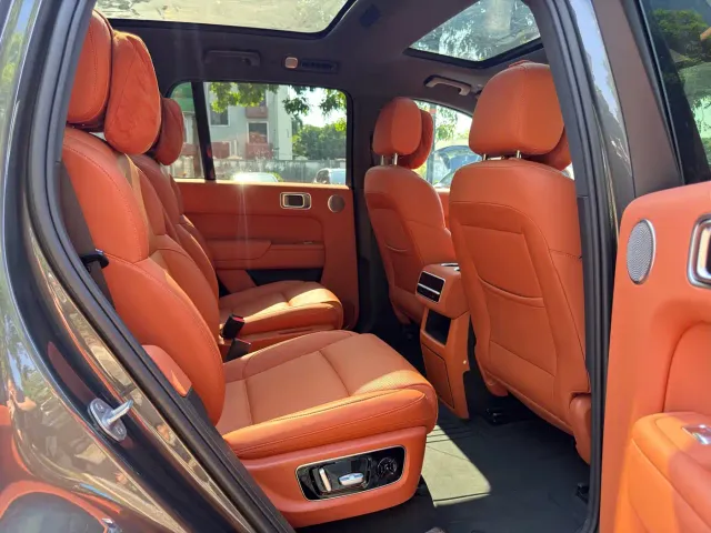 Li Auto L8 — Фото автомобиля 16
