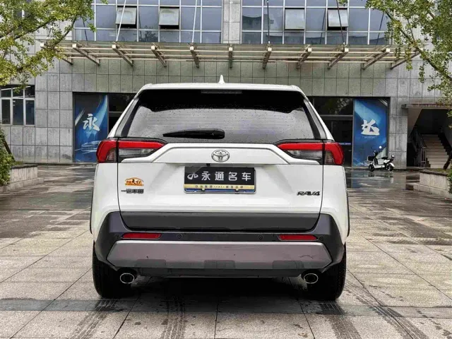 Toyota RAV4 — Фото автомобиля 11