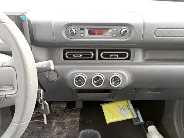 Wuling Zhiguang NEV — Фото автомобиля 12