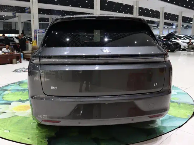 Li Auto L7 — Фото автомобиля 5