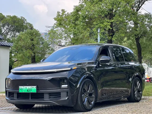 Li Auto L8 — Фото автомобиля 3