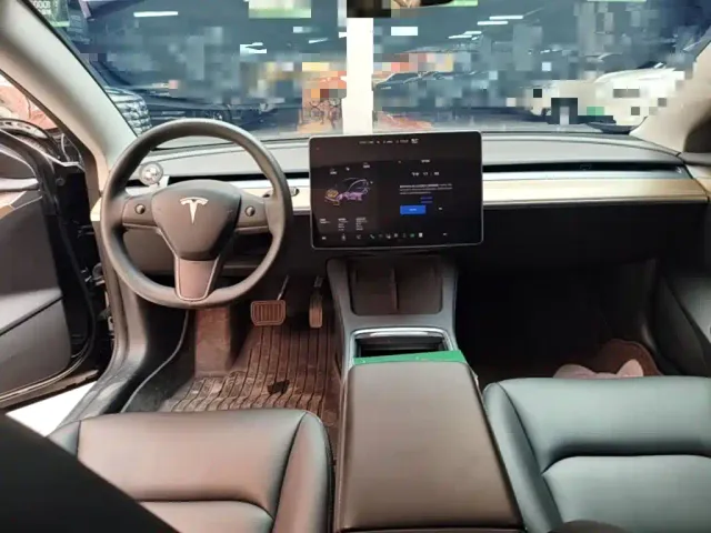 Tesla Model 3 — Фото автомобиля 9
