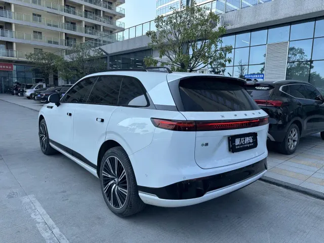 Xpeng G9 — Фото автомобиля 10