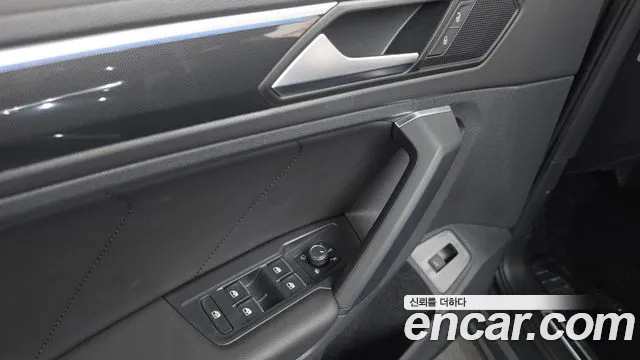 Volkswagen Tiguan Tiguan 2 поколение 2.0 TDI Premium — Фото автомобиля 27