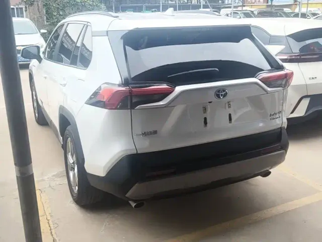 Toyota RAV4 — Фото автомобиля 4