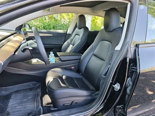 Tesla Model 3 — Фото автомобиля 10
