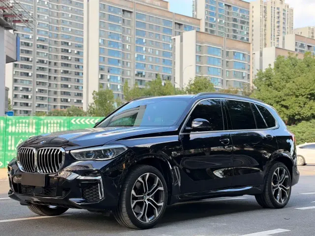 Фотография автомобиля — BMW X5