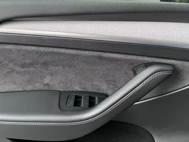 Tesla Model Y — Фото автомобиля 5