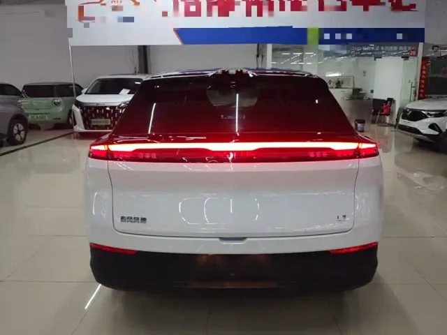 Dongfeng Fengshen L7 — Фото автомобиля 5