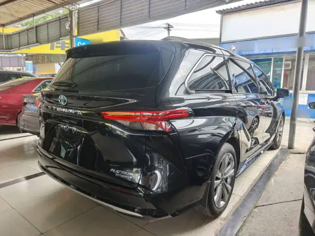 Toyota Sienna — Фото автомобиля 6