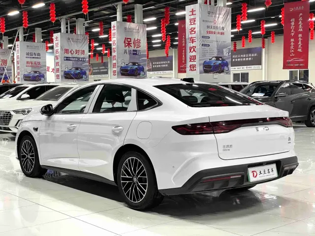 BYD Qin L — Фото автомобиля 10