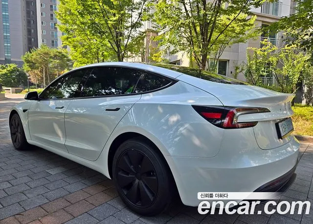 Tesla Model 3 — Фото автомобиля 4