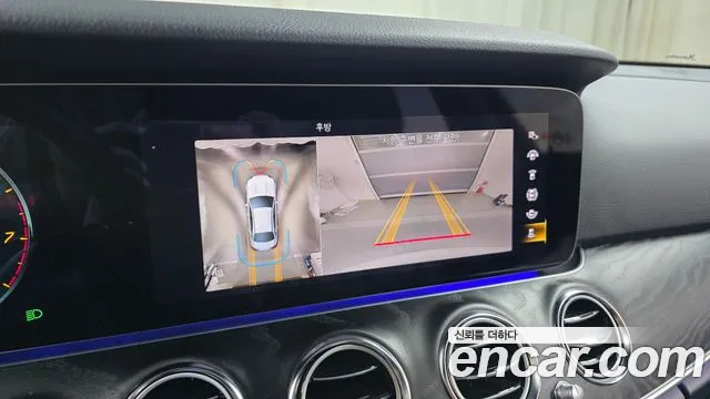 Mercedes-Benz E-Class — Фото автомобиля 21