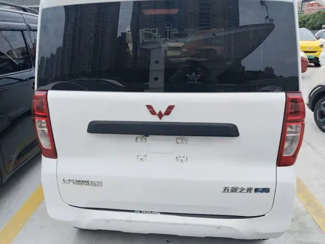 Wuling Zhiguang NEV — Фото автомобиля 5