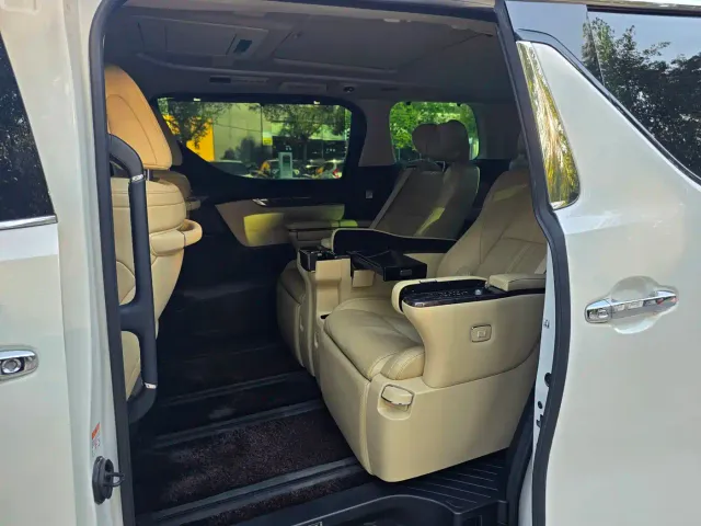 Toyota Vellfire — Фото автомобиля 15