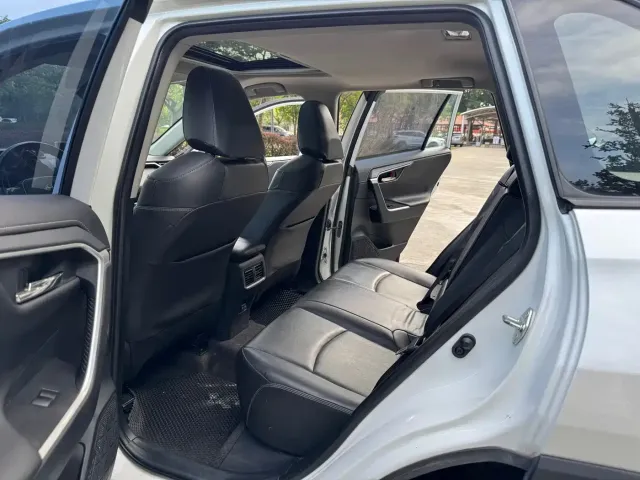 Toyota RAV4 — Фото автомобиля 9