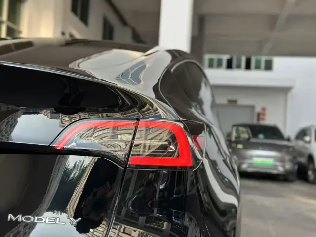 Tesla Model Y — Фото автомобиля 19