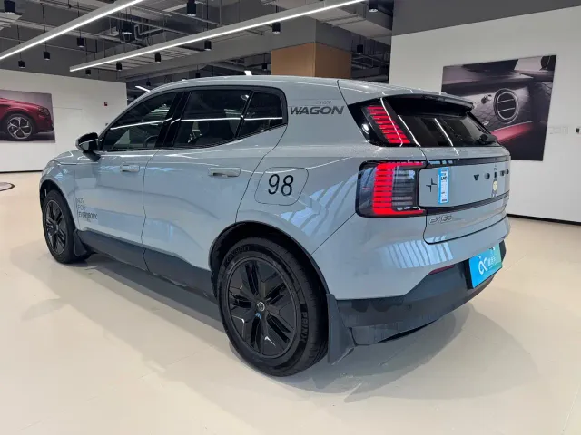 Volvo EX30 — Фото автомобиля 5