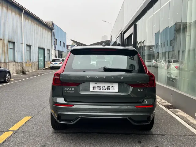 Volvo XC60 — Фото автомобиля 3