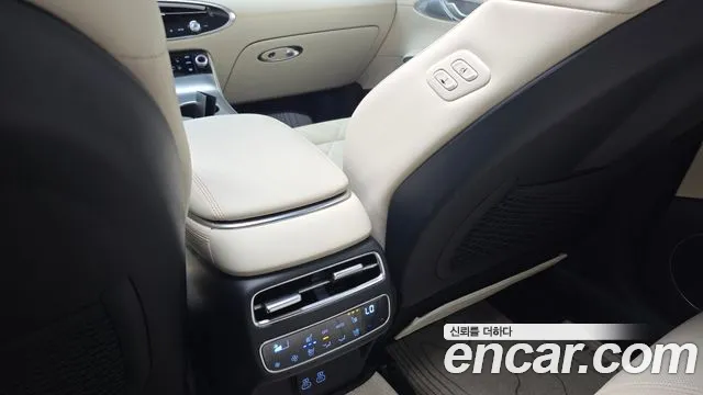 Genesis GV70 2.5T Бензин AWD — Фото автомобиля 26