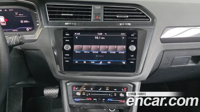 Volkswagen Tiguan Tiguan 2 поколение 2.0 TDI Premium — Фото автомобиля 13
