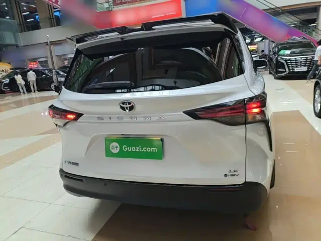 Toyota Sienna — Фото автомобиля 5