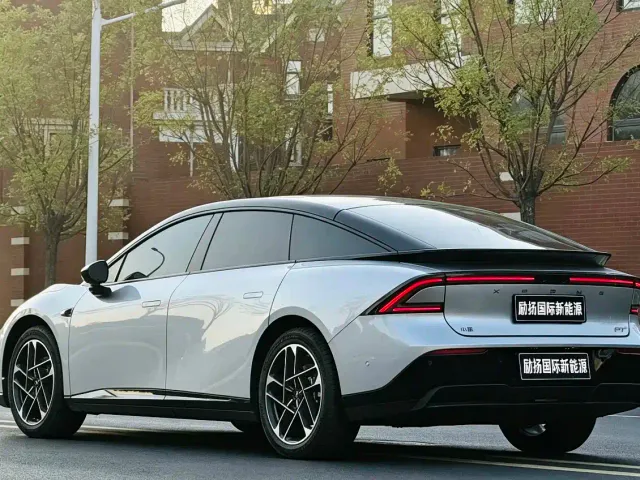 Xpeng P7+ — Фото автомобиля 7