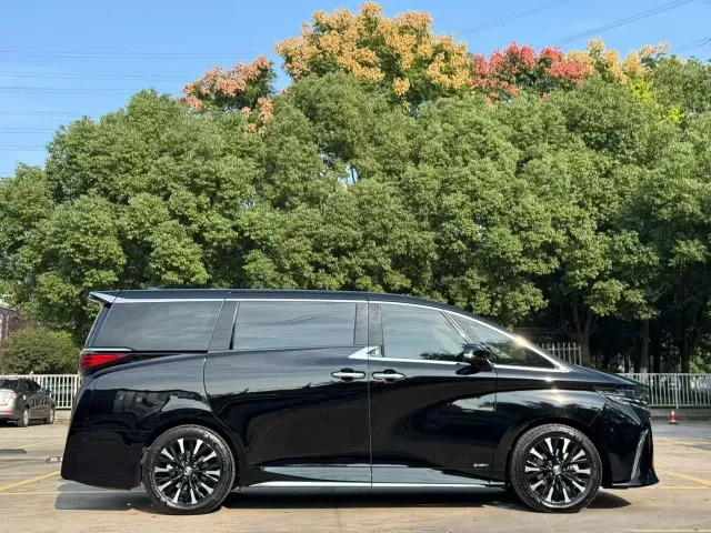 Toyota Alphard — Фото автомобиля 8