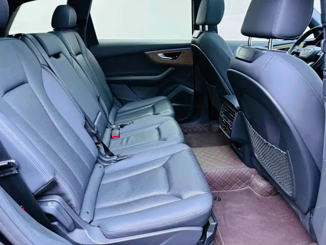 Audi Q7 — Фото автомобиля 11