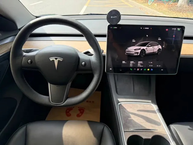Tesla Model 3 — Фото автомобиля 14