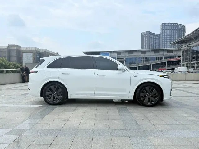 Li Auto L7 — Фото автомобиля 4