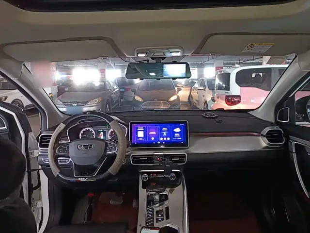 Geely Binyue — Фото автомобиля 9