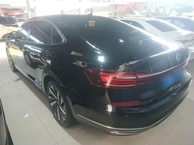 Volkswagen Passat — Фото автомобиля 4