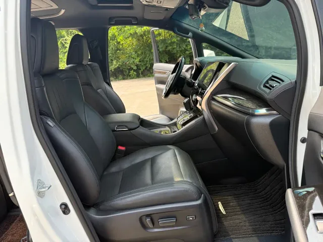 Toyota Alphard — Фото автомобиля 7