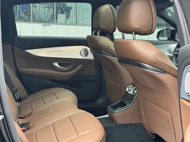 Mercedes-Benz E-Class — Фото автомобиля 12